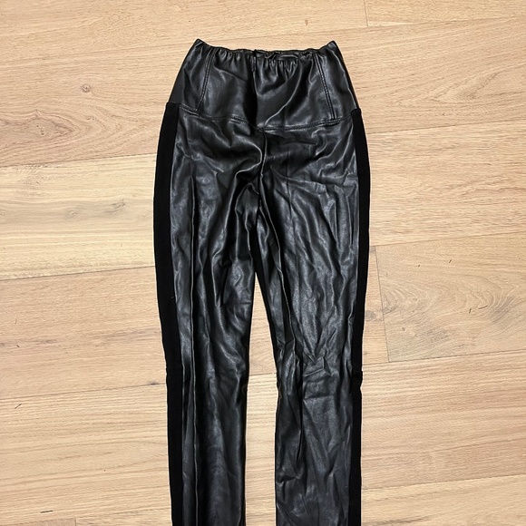 Aritzia Wilfred faux leather leggings - Picture 1 of 3